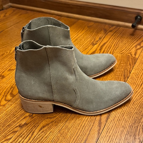 Crevo Shoes - Crevo “Clara” Grey Suede Leather Booties Western size 9.5 worn once